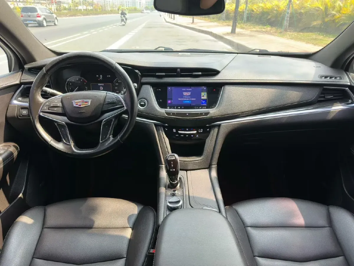 2021 Cadillac XT5 2.0T 237HP L4 9AT,autocango,china used car exporter,china ev exporter,chinese used car exporter,chinese used ev exporter