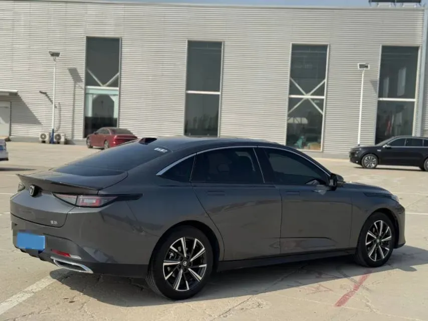 2023 ChangAn Oshan Z6 1.5T 188HP L4 7DCT,autocango,china used car exporter,china ev exporter,chinese used car exporter,chinese used ev exporter