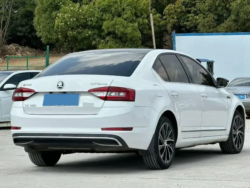 2018 Skoda Octavia 1.4T 150HP L4 7DCT,autocango,china used car exporter,china ev exporter,chinese used car exporter,chinese used ev exporter