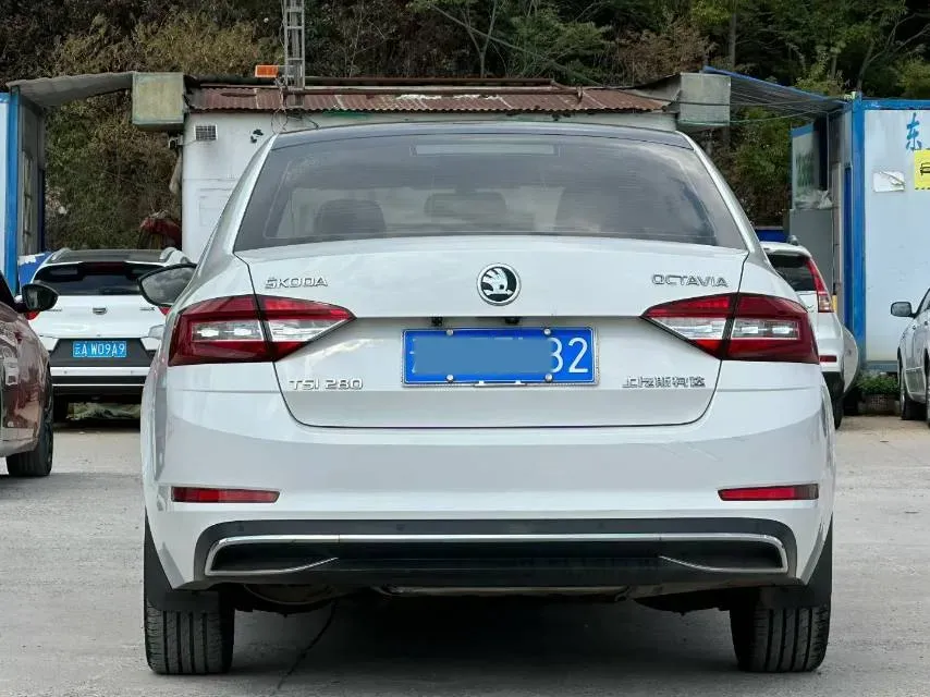 2018 Skoda Octavia 1.4T 150HP L4 7DCT,autocango,china used car exporter,china ev exporter,chinese used car exporter,chinese used ev exporter