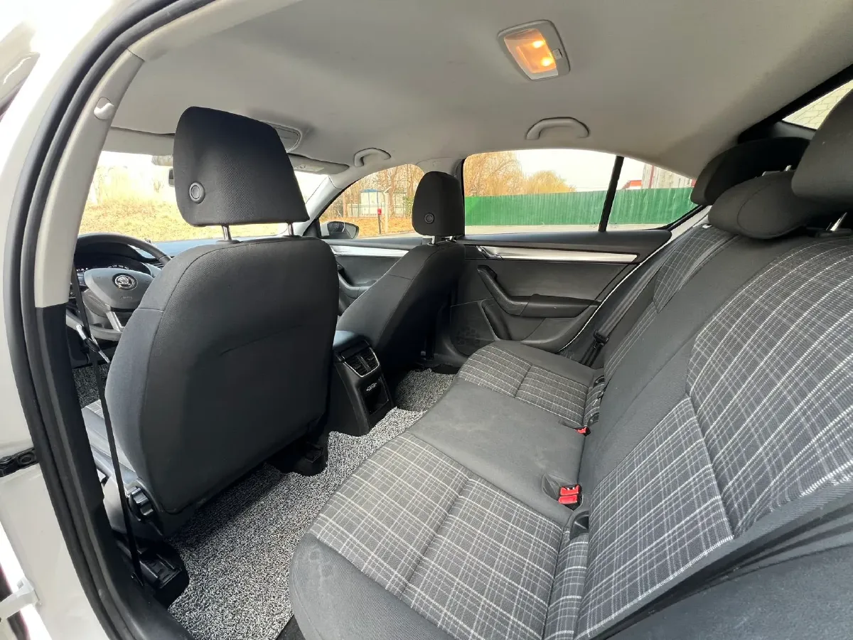 2019 Skoda Octavia 1.5L 116HP L4 6AT,autocango,china used car exporter,china ev exporter,chinese used car exporter,chinese used ev exporter