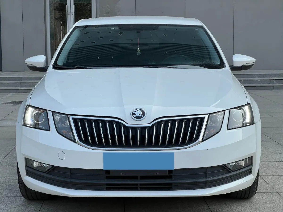 2019 Skoda Octavia 1.5L 116HP L4 6AT,autocango,china used car exporter,china ev exporter,chinese used car exporter,chinese used ev exporter
