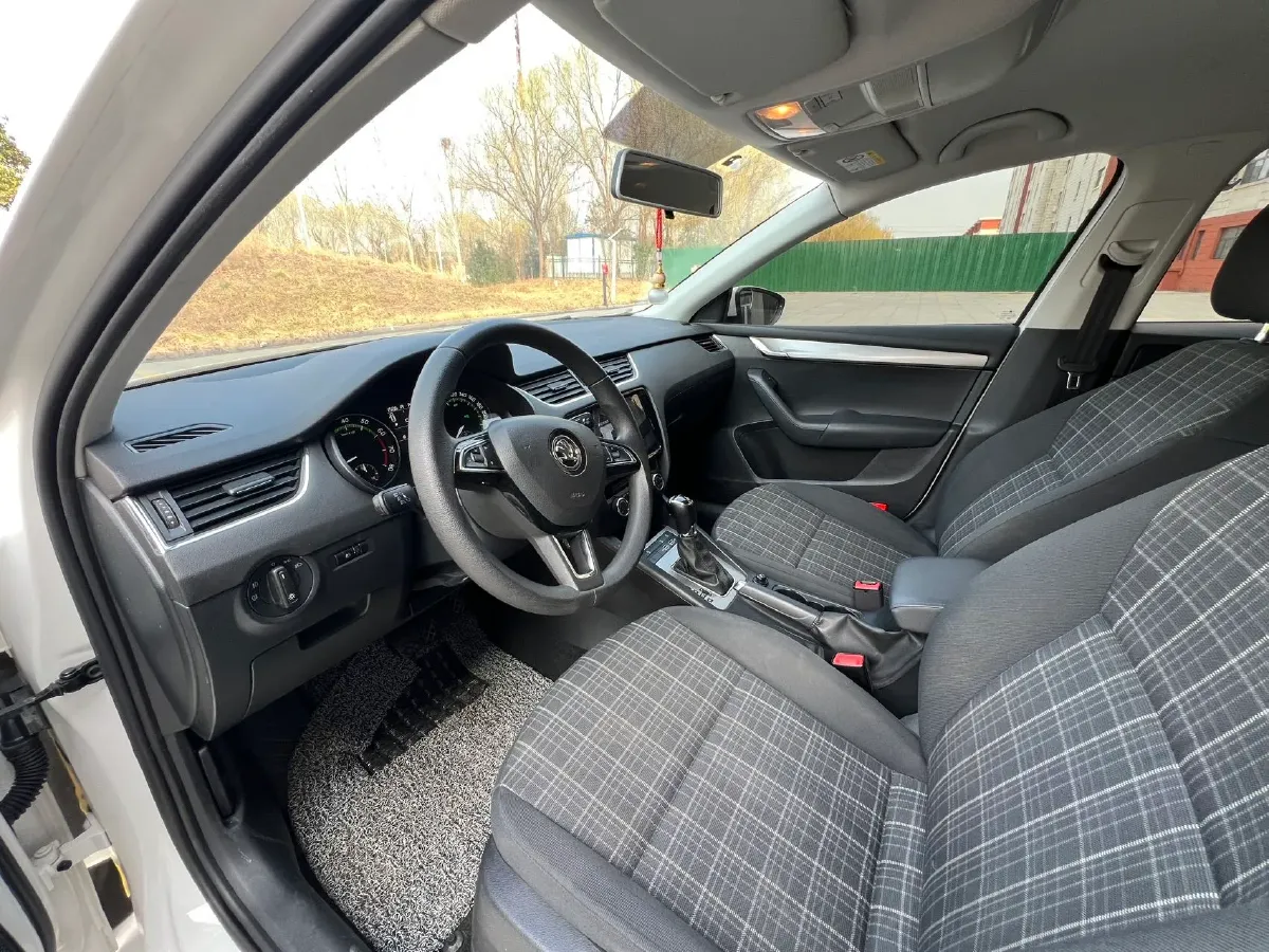 2019 Skoda Octavia 1.5L 116HP L4 6AT,autocango,china used car exporter,china ev exporter,chinese used car exporter,chinese used ev exporter