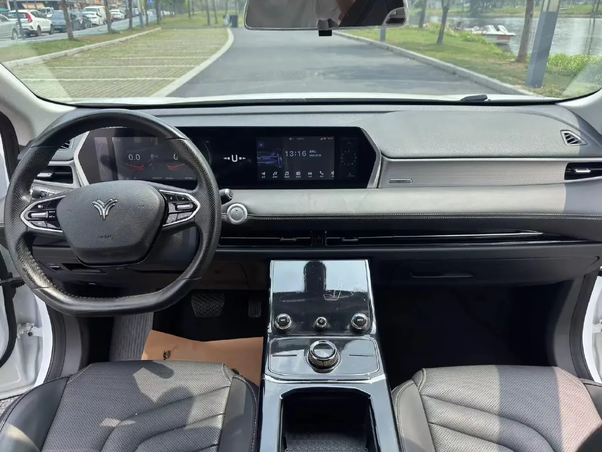 2022 Venucia Grand V 1.5T 190HP L4 7DCT,autocango,china used car exporter,china ev exporter,chinese used car exporter,chinese used ev exporter