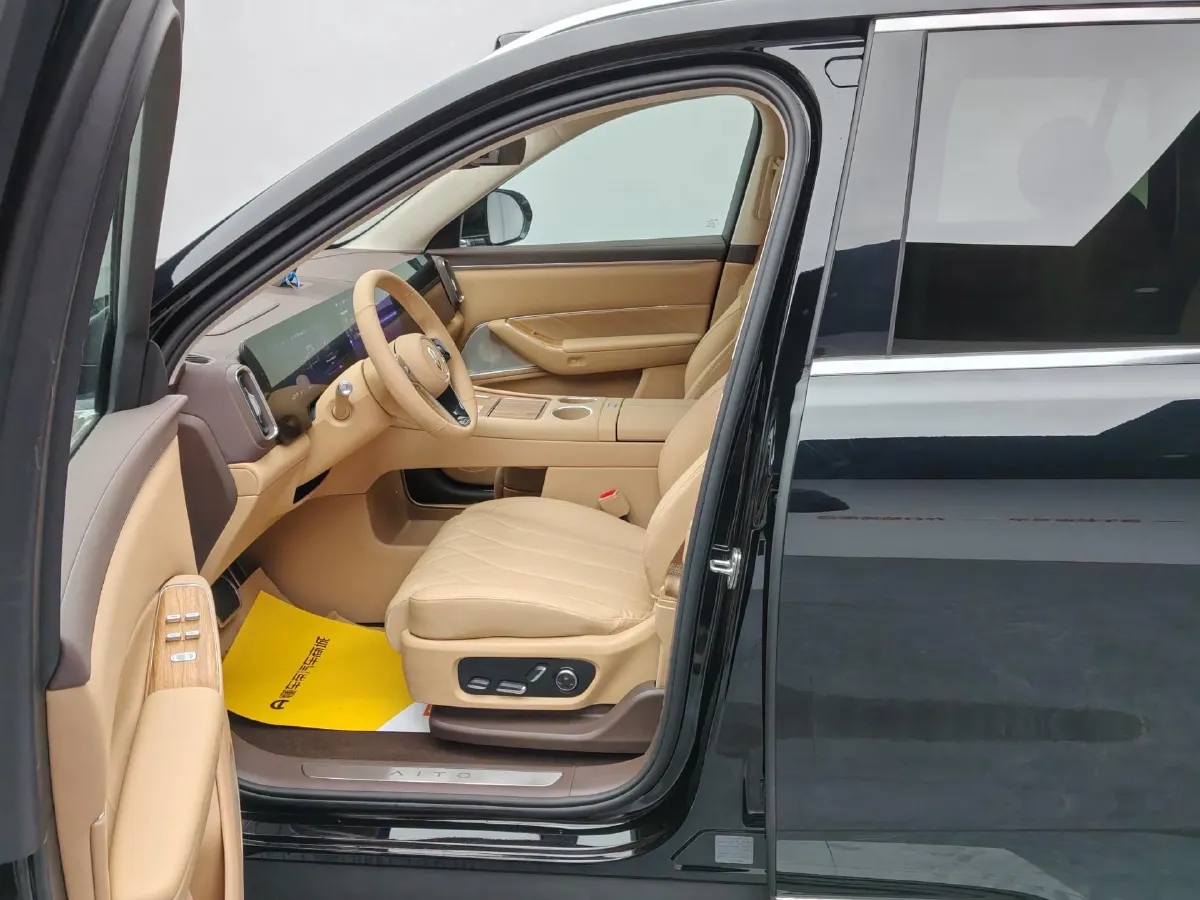 2025 AITO AITO M8 REEV 160HP REEV 53.4KWH,autocango,china used car exporter,china ev exporter,chinese used car exporter,chinese used ev exporter