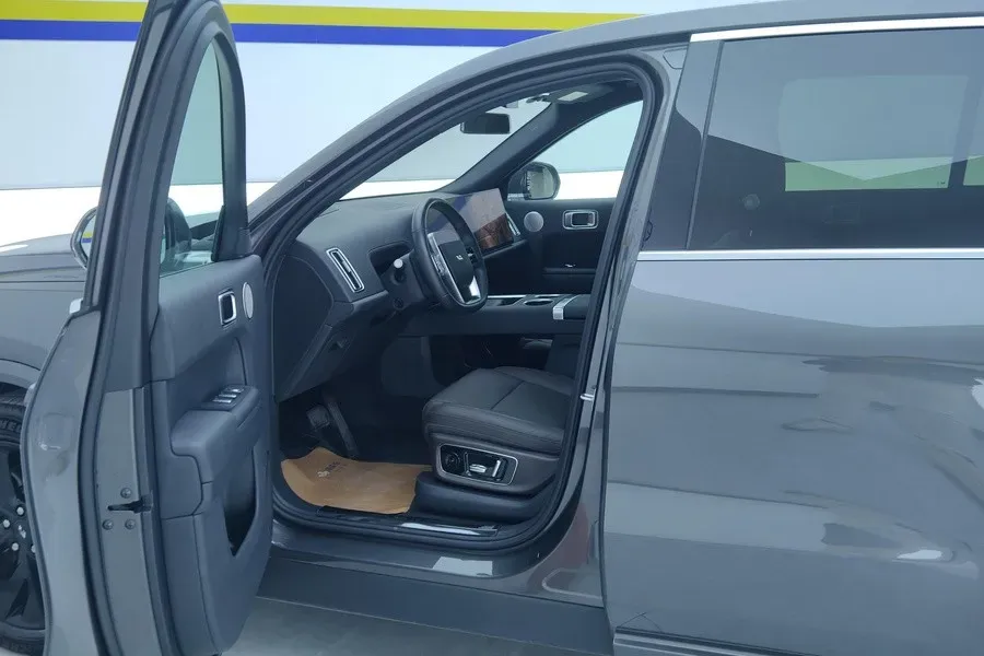 2023 Li L8 Range Extended 154HP REEV 40.9KWH,autocango,china used car exporter,china ev exporter,chinese used car exporter,chinese used ev exporter