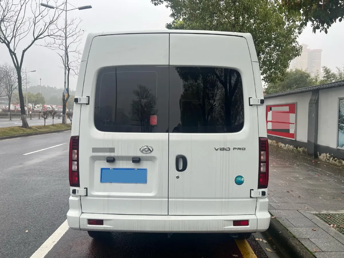 2023 MAXUS XinTu V80 2.0T 127HP L4 6MT,autocango,china used car exporter,china ev exporter,chinese used car exporter,chinese used ev exporter