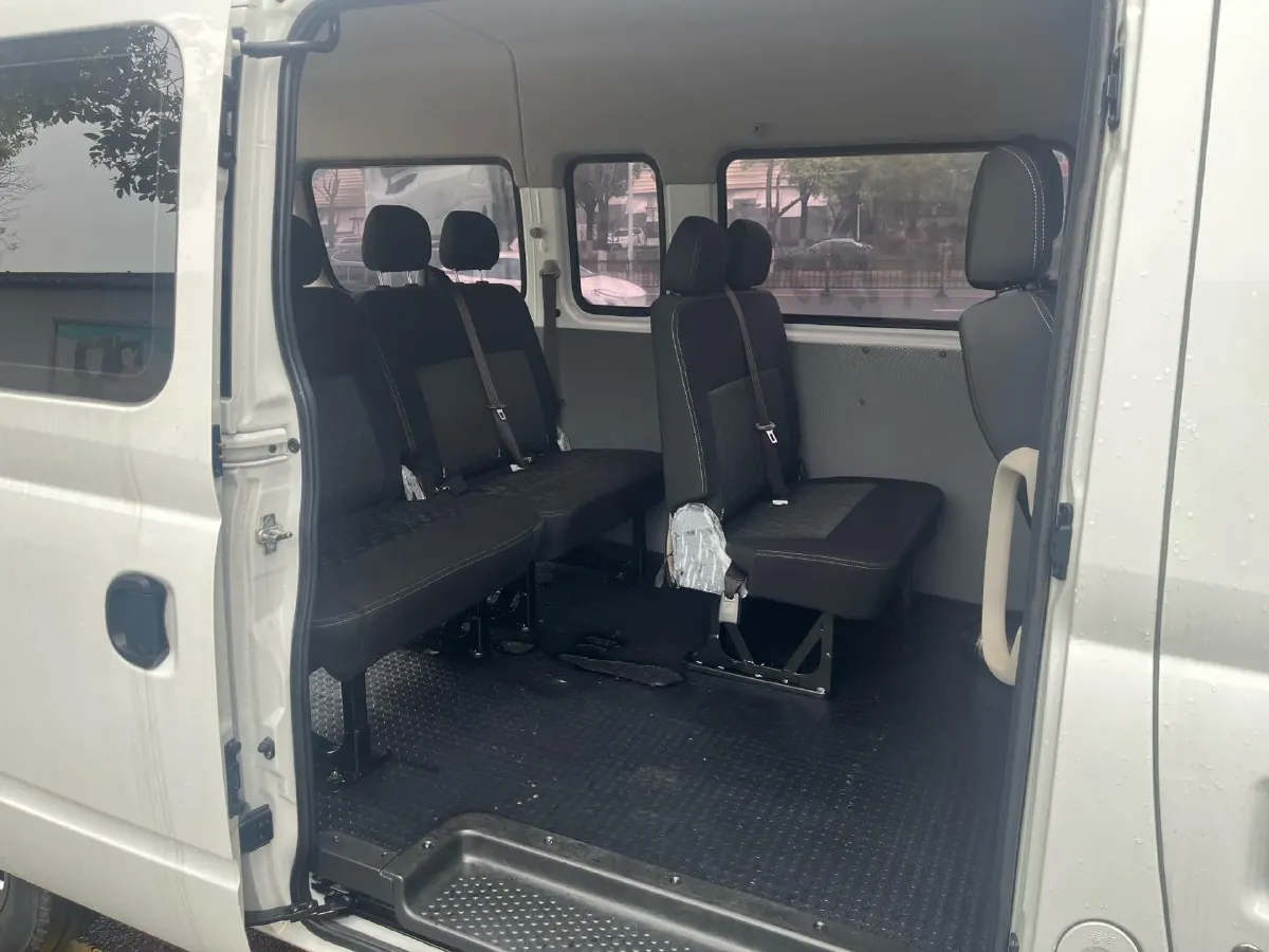 2023 MAXUS XinTu V80 2.0T 127HP L4 6MT,autocango,china used car exporter,china ev exporter,chinese used car exporter,chinese used ev exporter