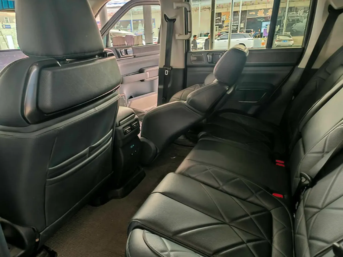 2024 Jaguar XEL 2.0T 250HP L4 8AT,autocango,china used car exporter,china ev exporter,chinese used car exporter,chinese used ev exporter