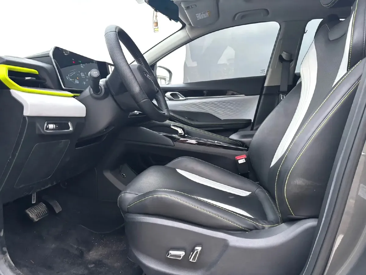 2023 Geely Coolray 1.5T 181HP L4 7DCT,autocango,china used car exporter,china ev exporter,chinese used car exporter,chinese used ev exporter