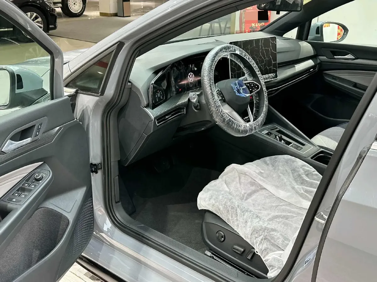 2025 Volkswagen Golf 1.5T 160HP L4 7DCT,autocango,china used car exporter,china ev exporter,chinese used car exporter,chinese used ev exporter