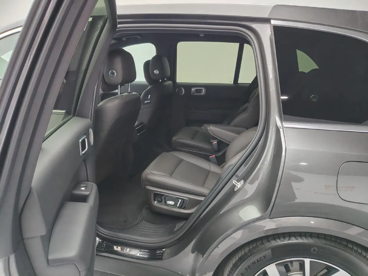 2023 Li L8 Range Extended 154HP REEV 40.9KWH,autocango,china used car exporter,china ev exporter,chinese used car exporter,chinese used ev exporter