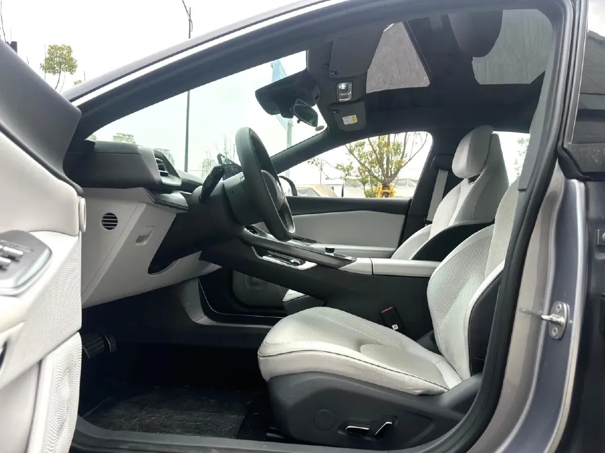 2024 ARCFOX αT5 BEV 79.2KWH,autocango,china used car exporter,china ev exporter,chinese used car exporter,chinese used ev exporter