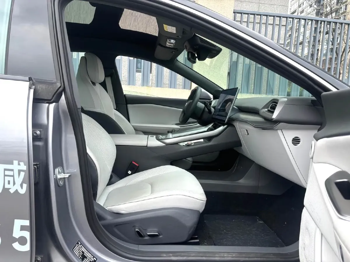 2024 ARCFOX αT5 BEV 79.2KWH,autocango,china used car exporter,china ev exporter,chinese used car exporter,chinese used ev exporter