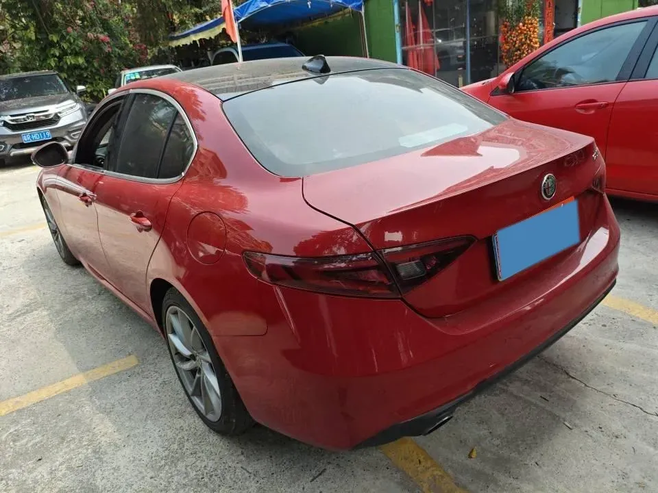2017 Alfa Romeo Giulia 2.0T 200HP L4 8AT,autocango,china used car exporter,china ev exporter,chinese used car exporter,chinese used ev exporter