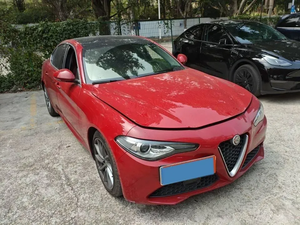 2017 Alfa Romeo Giulia 2.0T 200HP L4 8AT,autocango,china used car exporter,china ev exporter,chinese used car exporter,chinese used ev exporter