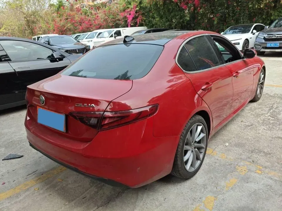 2017 Alfa Romeo Giulia 2.0T 200HP L4 8AT,autocango,china used car exporter,china ev exporter,chinese used car exporter,chinese used ev exporter