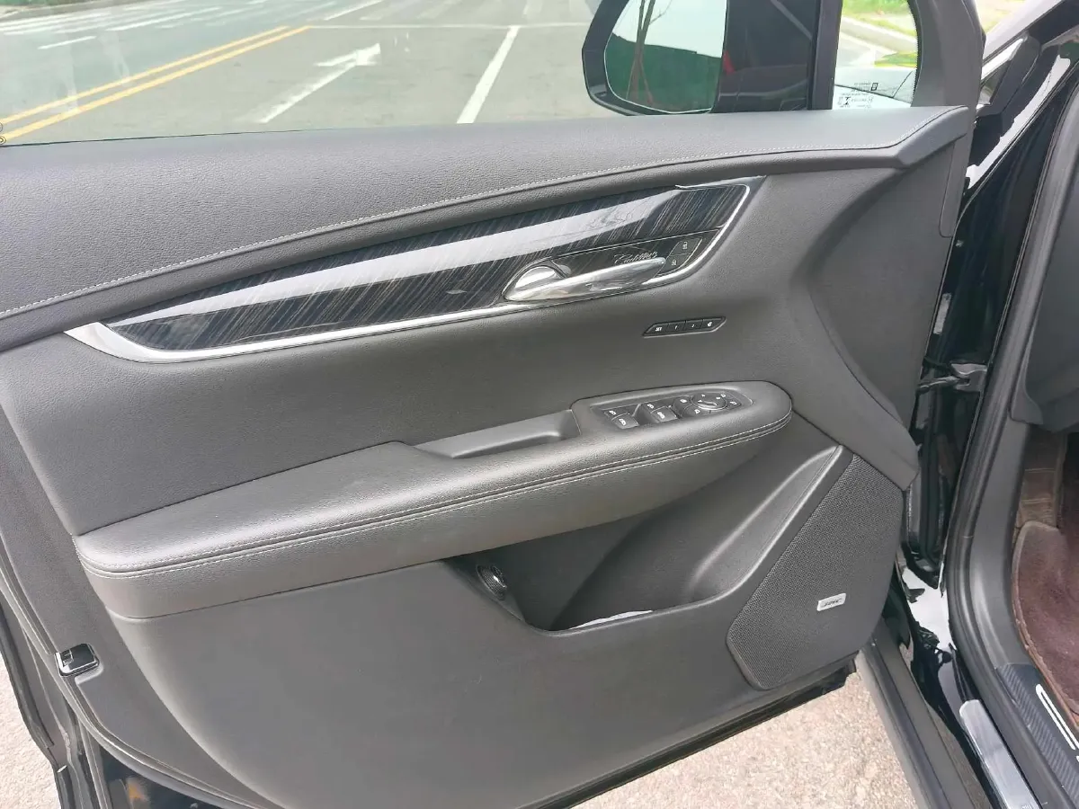 2022 Cadillac XT6 2.0T 237HP L4 9AT,autocango,china used car exporter,china ev exporter,chinese used car exporter,chinese used ev exporter