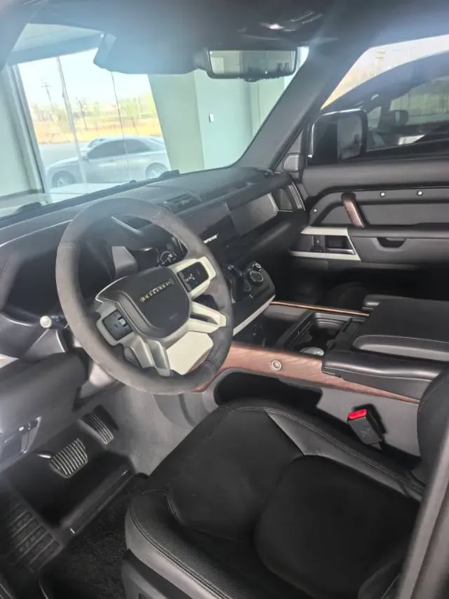 2023 Land Rover Defender 3.0T 400HP L6 8AT,autocango,china used car exporter,china ev exporter,chinese used car exporter,chinese used ev exporter