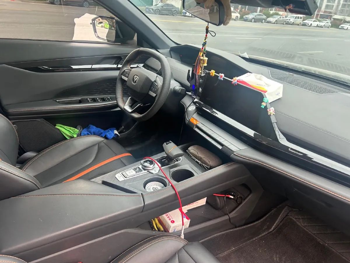 2024 ChangAn UNI-V 1.5T 188HP L4 7DCT,autocango,china used car exporter,china ev exporter,chinese used car exporter,chinese used ev exporter