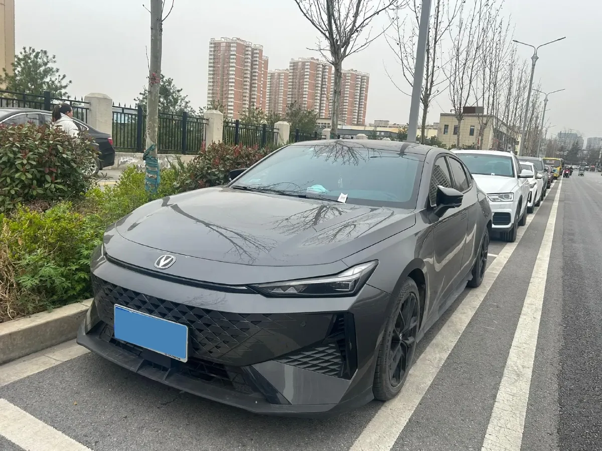 2024 ChangAn UNI-V 1.5T 188HP L4 7DCT,autocango,china used car exporter,china ev exporter,chinese used car exporter,chinese used ev exporter