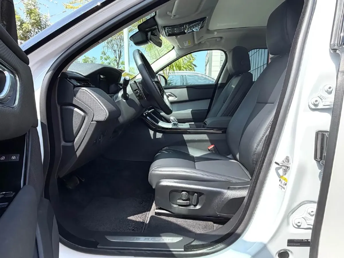 2024 Land Rover Range Rover Velar 2.0T 250HP L4 8AT,autocango,china used car exporter,china ev exporter,chinese used car exporter,chinese used ev exporter