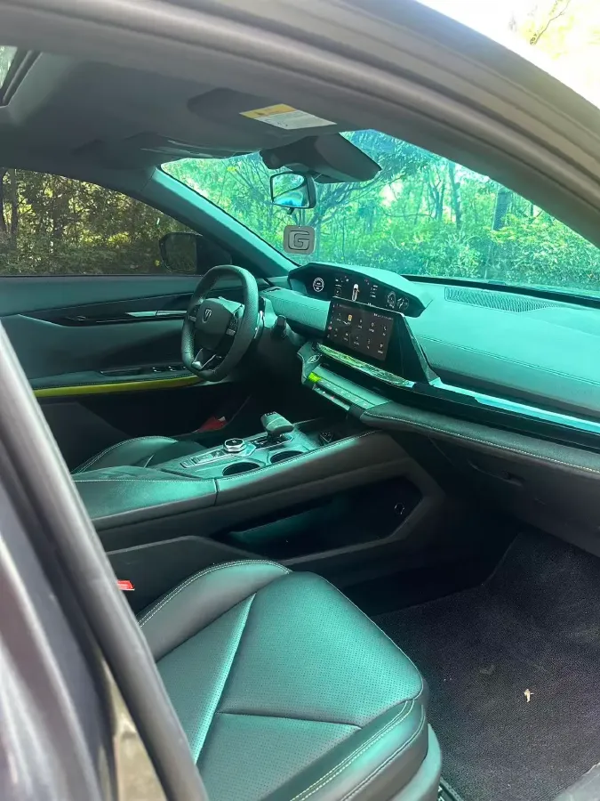 2022 ChangAn UNI-V 1.5T 188HP L4 7DCT,autocango,china used car exporter,china ev exporter,chinese used car exporter,chinese used ev exporter