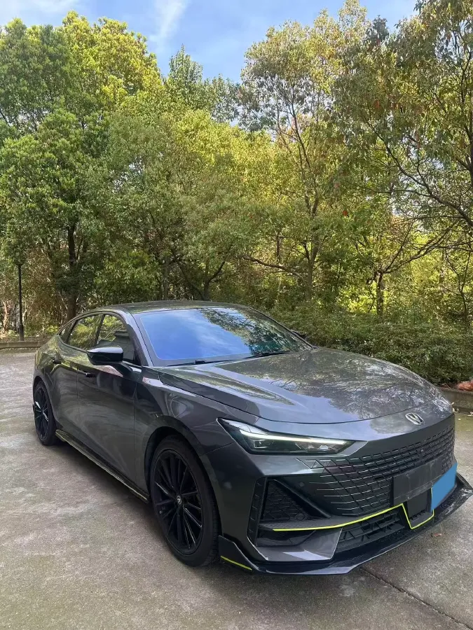 2022 ChangAn UNI-V 1.5T 188HP L4 7DCT,autocango,china used car exporter,china ev exporter,chinese used car exporter,chinese used ev exporter