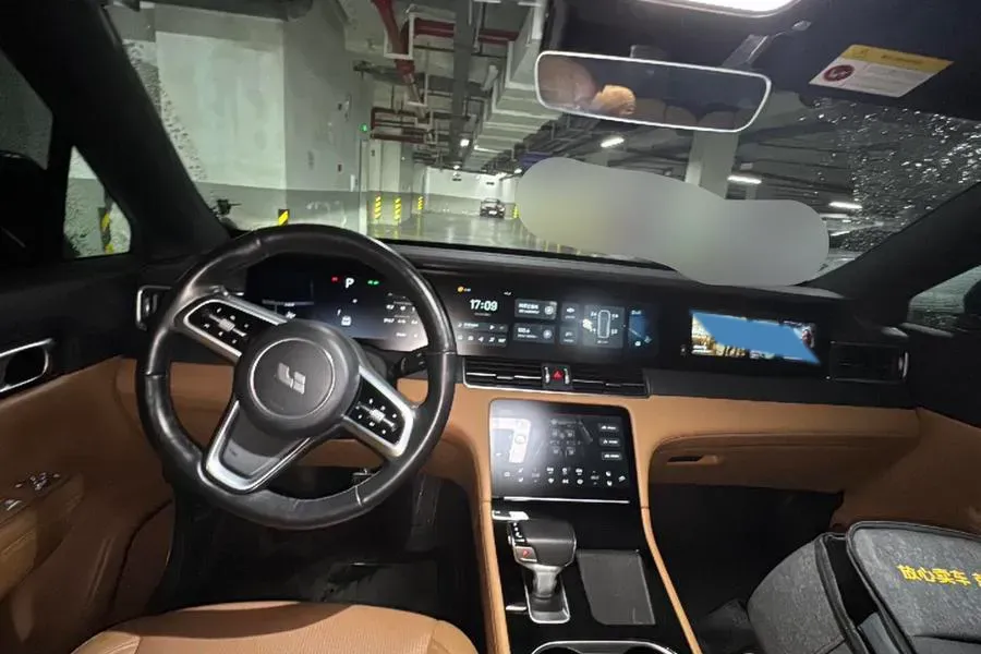 2021 Li ONE Range Extended 131HP REEV 40.5KWH,autocango,china used car exporter,china ev exporter,chinese used car exporter,chinese used ev exporter