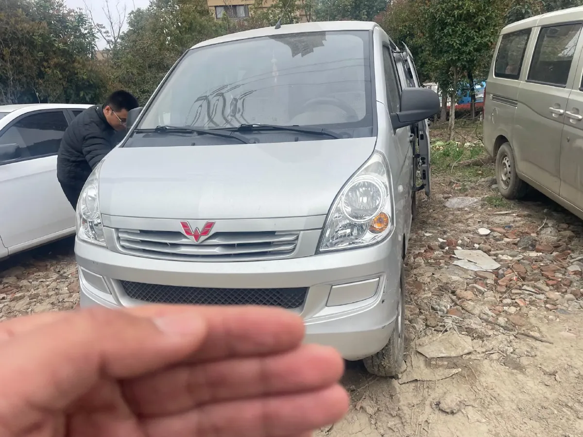 2020 WuLing RongGuang 1.2L 76HP L4 5MT,autocango,china used car exporter,china ev exporter,chinese used car exporter,chinese used ev exporter
