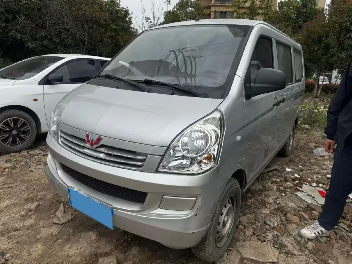 2020 WuLing RongGuang 1.2L 76HP L4 5MT,autocango,china used car exporter,china ev exporter,chinese used car exporter,chinese used ev exporter