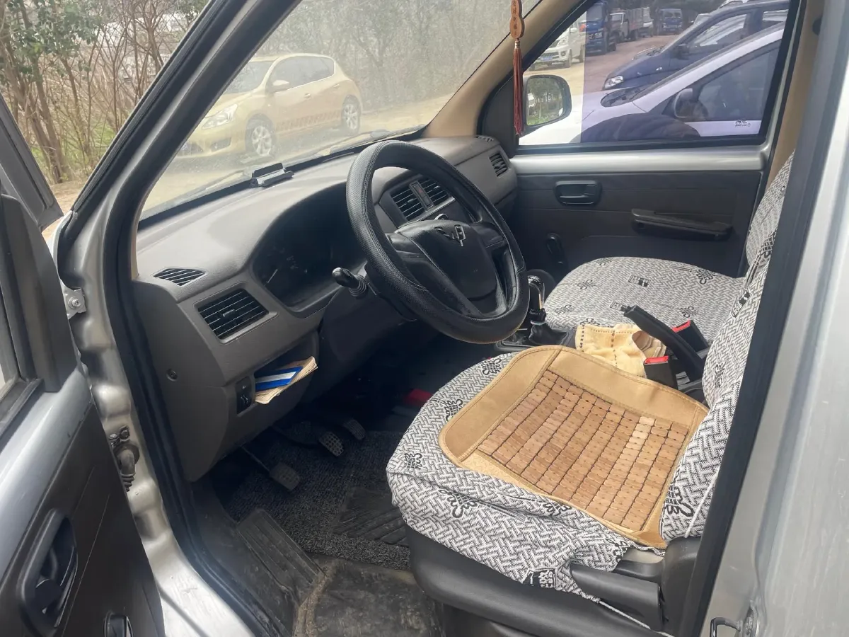 2020 WuLing RongGuang 1.2L 76HP L4 5MT,autocango,china used car exporter,china ev exporter,chinese used car exporter,chinese used ev exporter