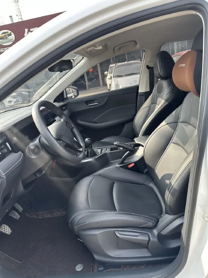 2023 Roewe i5 1.5L 129HP L4 5MT,autocango,china used car exporter,china ev exporter,chinese used car exporter,chinese used ev exporter