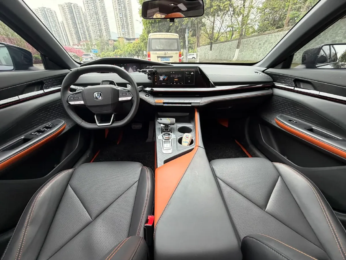 2023 ChangAn UNI-V 1.5T 188HP L4 7DCT,autocango,china used car exporter,china ev exporter,chinese used car exporter,chinese used ev exporter