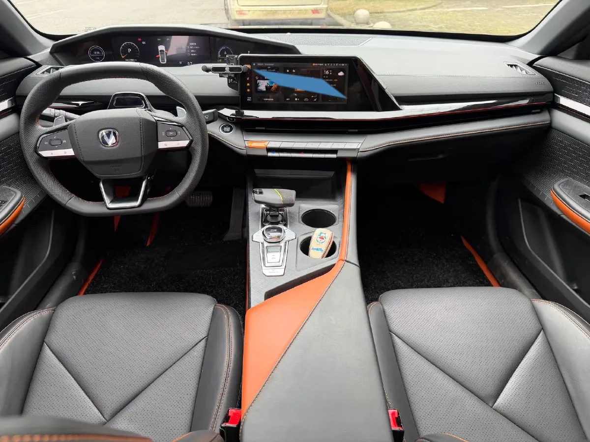 2023 ChangAn UNI-V 1.5T 188HP L4 7DCT,autocango,china used car exporter,china ev exporter,chinese used car exporter,chinese used ev exporter