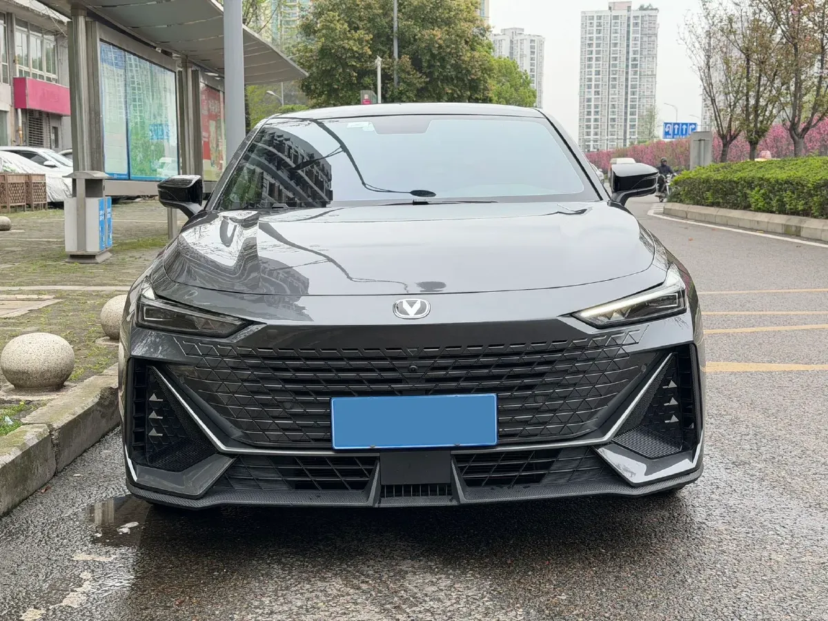 2023 ChangAn UNI-V 1.5T 188HP L4 7DCT,autocango,china used car exporter,china ev exporter,chinese used car exporter,chinese used ev exporter