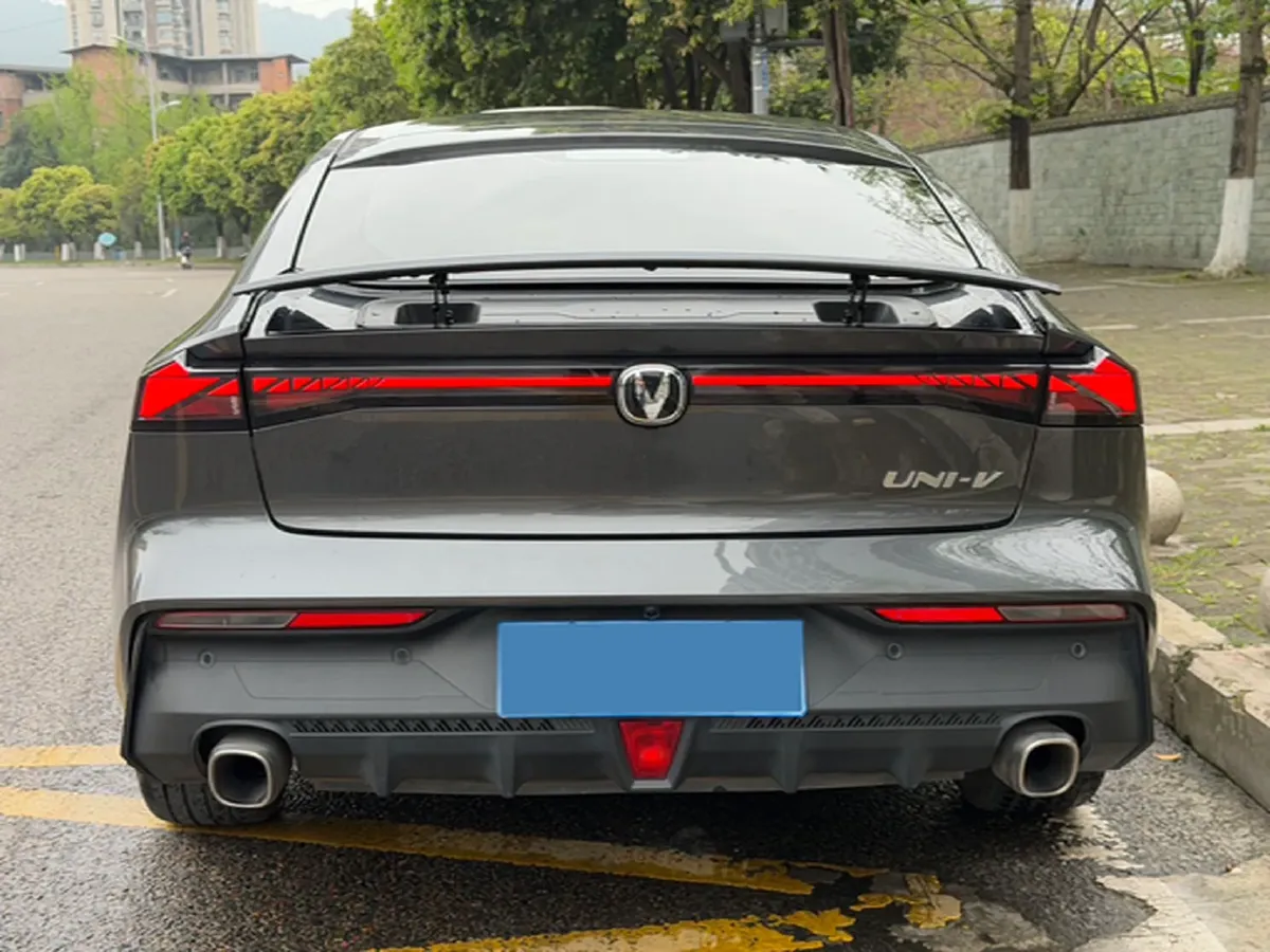 2023 ChangAn UNI-V 1.5T 188HP L4 7DCT,autocango,china used car exporter,china ev exporter,chinese used car exporter,chinese used ev exporter