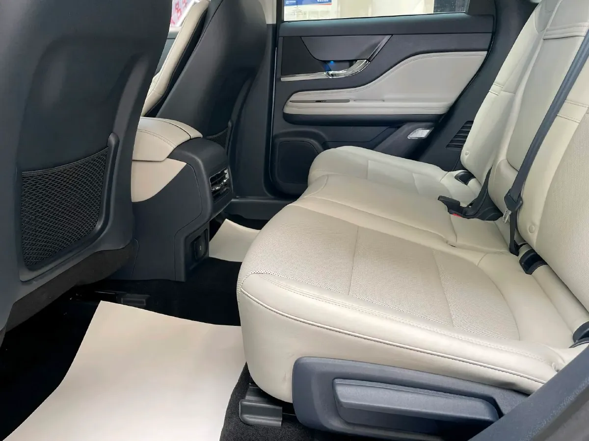 2023 Lincoln Corsair 2.0T 261HP L4 8AT,autocango,china used car exporter,china ev exporter,chinese used car exporter,chinese used ev exporter