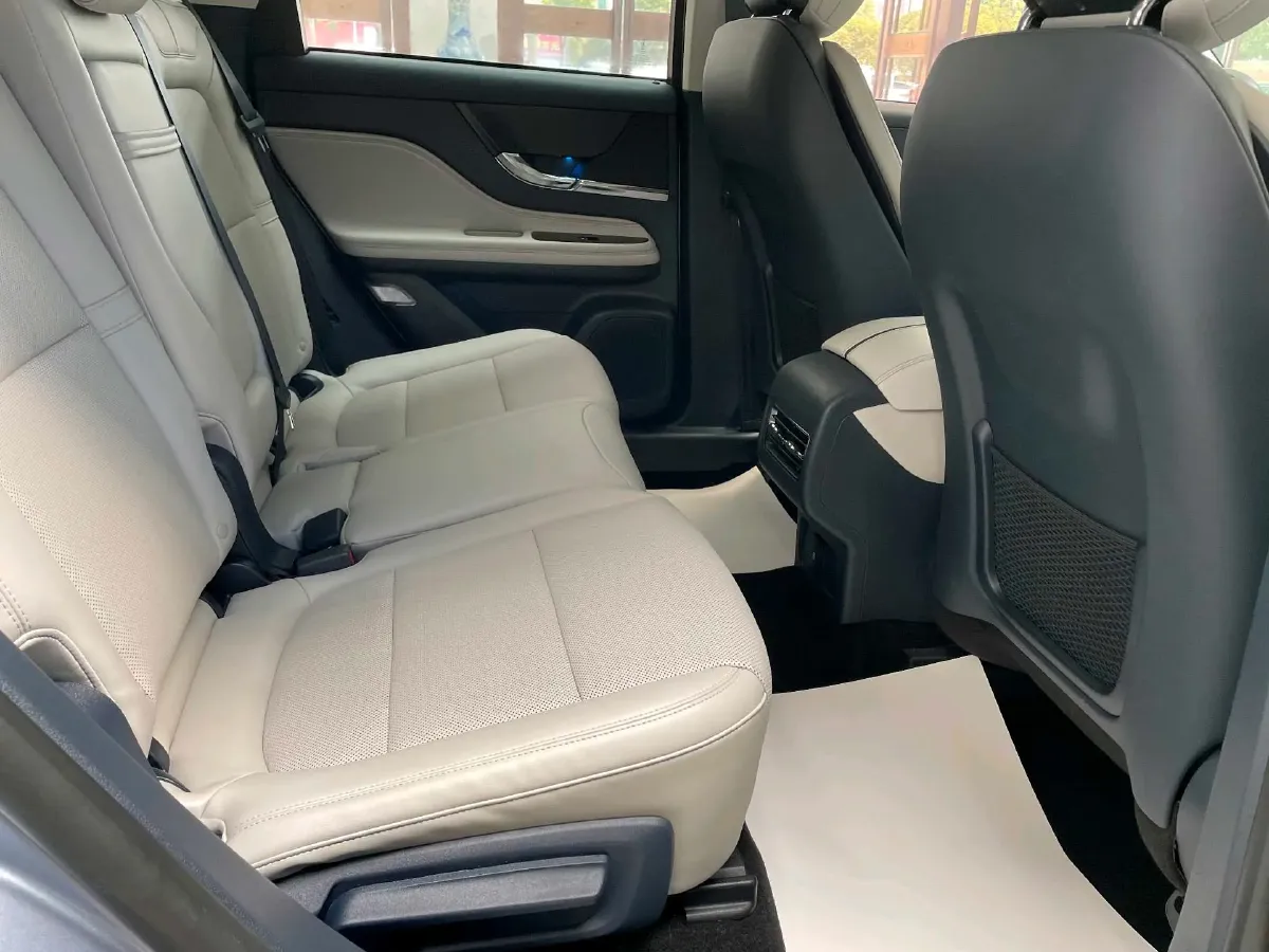 2023 Lincoln Corsair 2.0T 261HP L4 8AT,autocango,china used car exporter,china ev exporter,chinese used car exporter,chinese used ev exporter