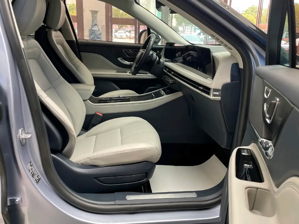 2023 Lincoln Corsair 2.0T 261HP L4 8AT,autocango,china used car exporter,china ev exporter,chinese used car exporter,chinese used ev exporter