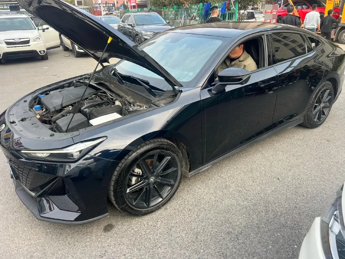 2023 ChangAn UNI-V 1.5T 188HP L4 7DCT,autocango,china used car exporter,china ev exporter,chinese used car exporter,chinese used ev exporter