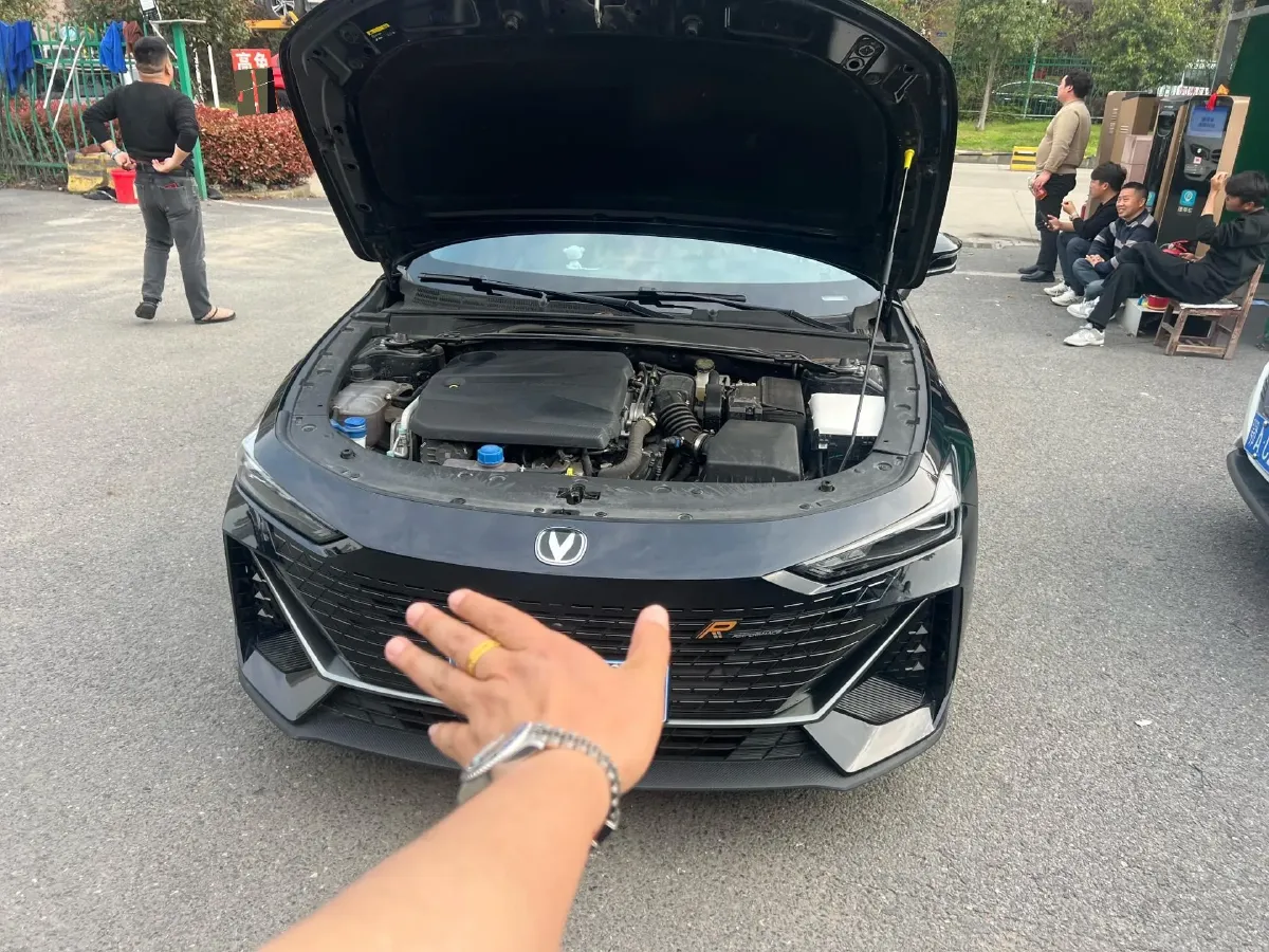 2023 ChangAn UNI-V 1.5T 188HP L4 7DCT,autocango,china used car exporter,china ev exporter,chinese used car exporter,chinese used ev exporter