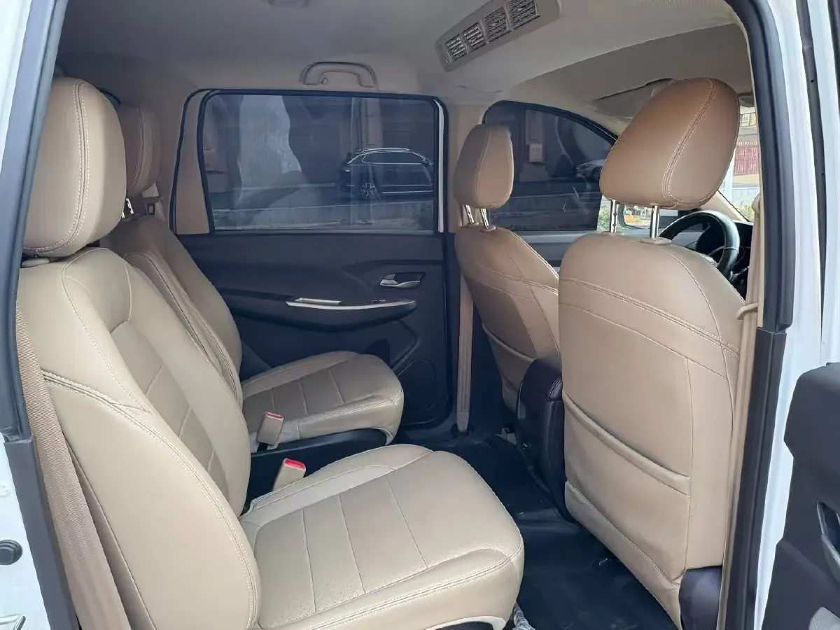 2019 WuLing HongGuang 1.5L 99HP L4 6MT,autocango,china used car exporter,china ev exporter,chinese used car exporter,chinese used ev exporter