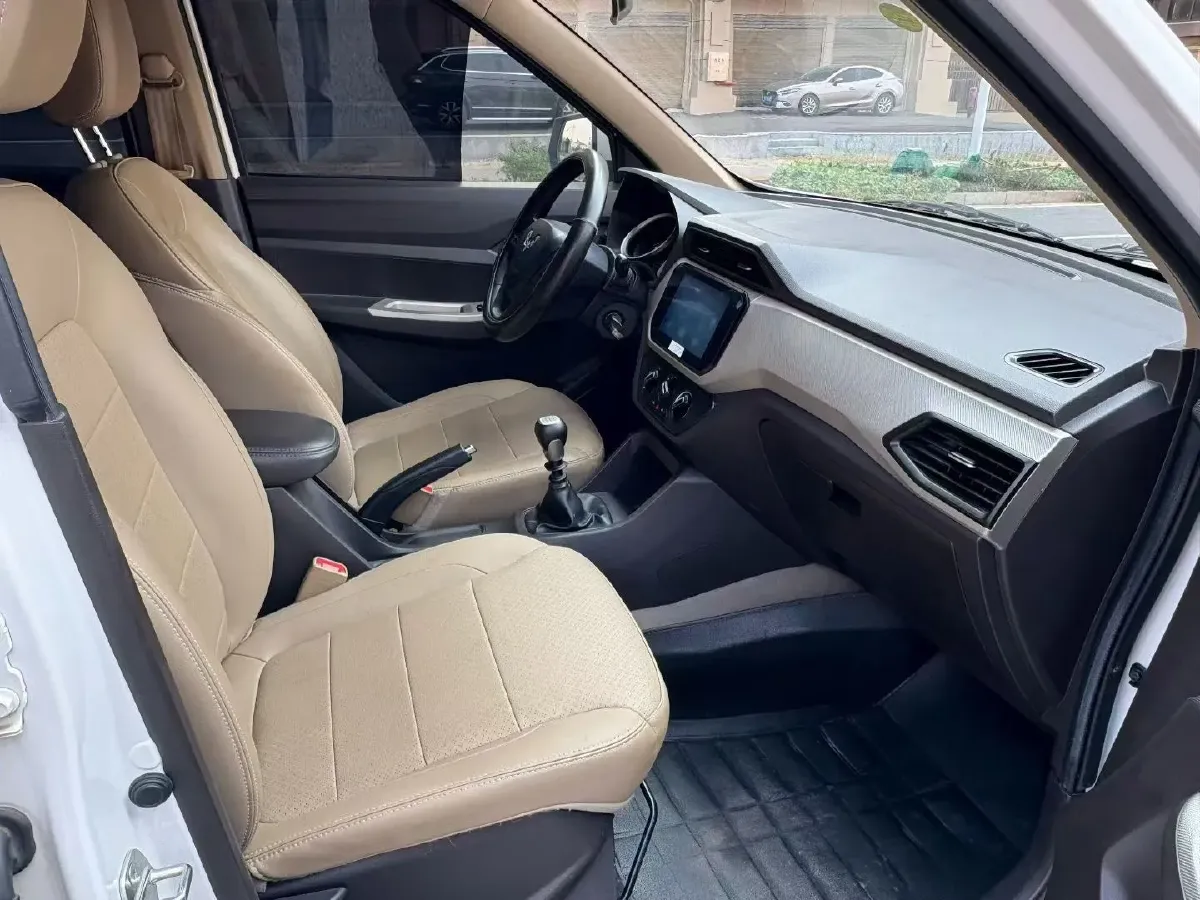 2019 WuLing HongGuang 1.5L 99HP L4 6MT,autocango,china used car exporter,china ev exporter,chinese used car exporter,chinese used ev exporter