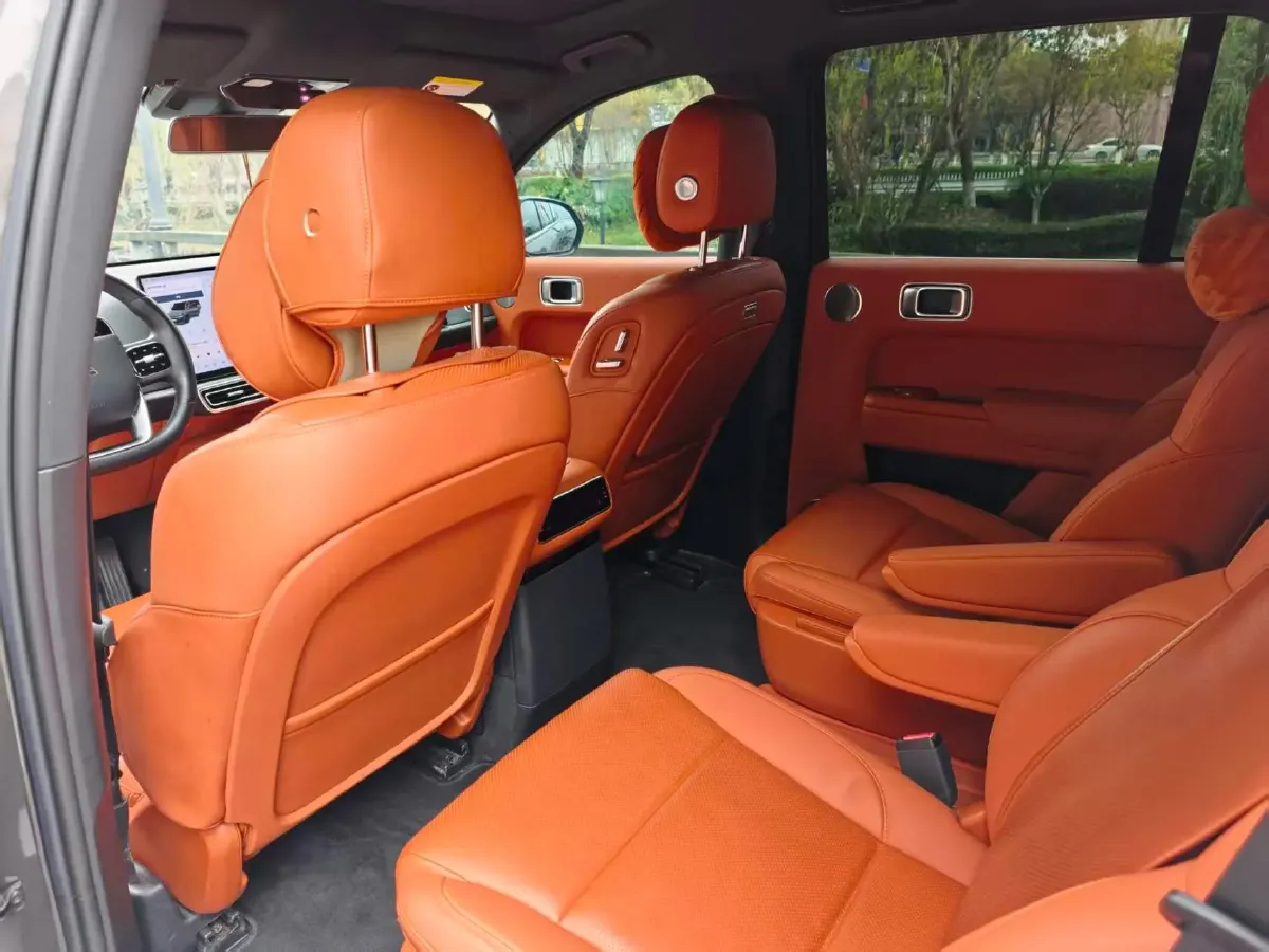 2024 Ford Bronco 2.3T 275HP L4 10AT,autocango,china used car exporter,china ev exporter,chinese used car exporter,chinese used ev exporter