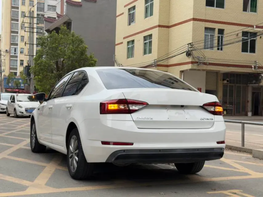 2020 Skoda Octavia 1.5L 113HP L4 6AT,autocango,china used car exporter,china ev exporter,chinese used car exporter,chinese used ev exporter