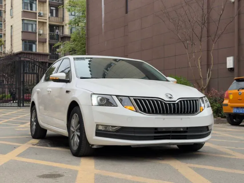 2020 Skoda Octavia 1.5L 113HP L4 6AT,autocango,china used car exporter,china ev exporter,chinese used car exporter,chinese used ev exporter