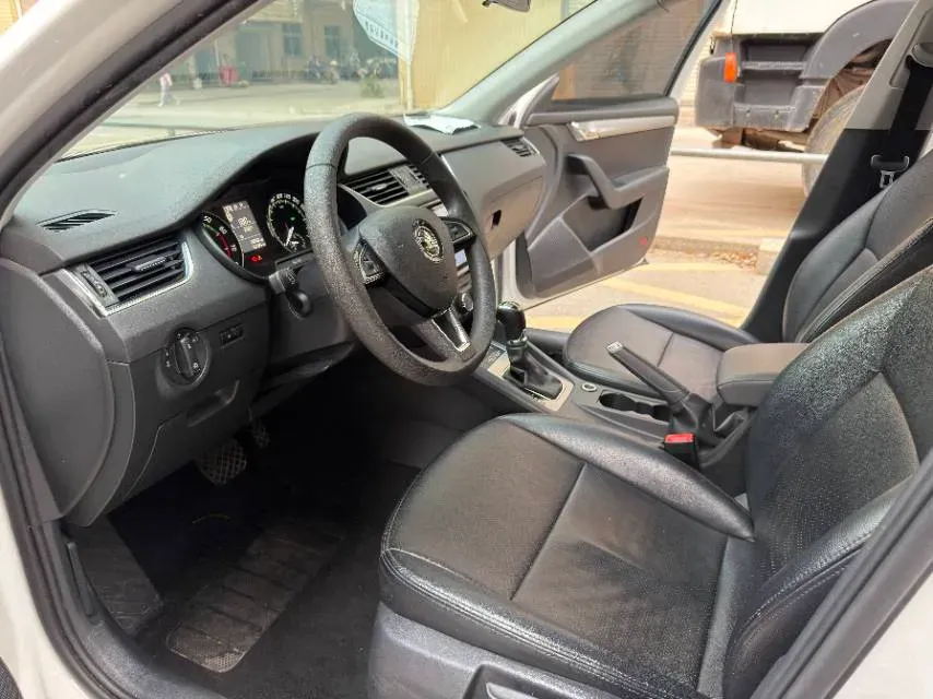 2020 Skoda Octavia 1.5L 113HP L4 6AT,autocango,china used car exporter,china ev exporter,chinese used car exporter,chinese used ev exporter