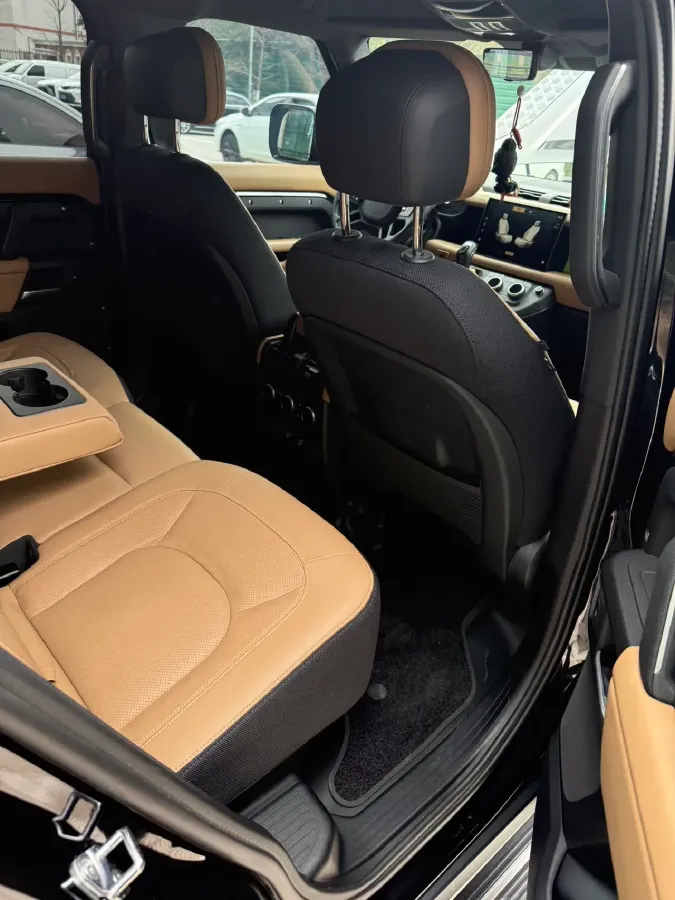 2024 Land Rover Defender 3.0T 400HP L6 8AT,autocango,china used car exporter,china ev exporter,chinese used car exporter,chinese used ev exporter