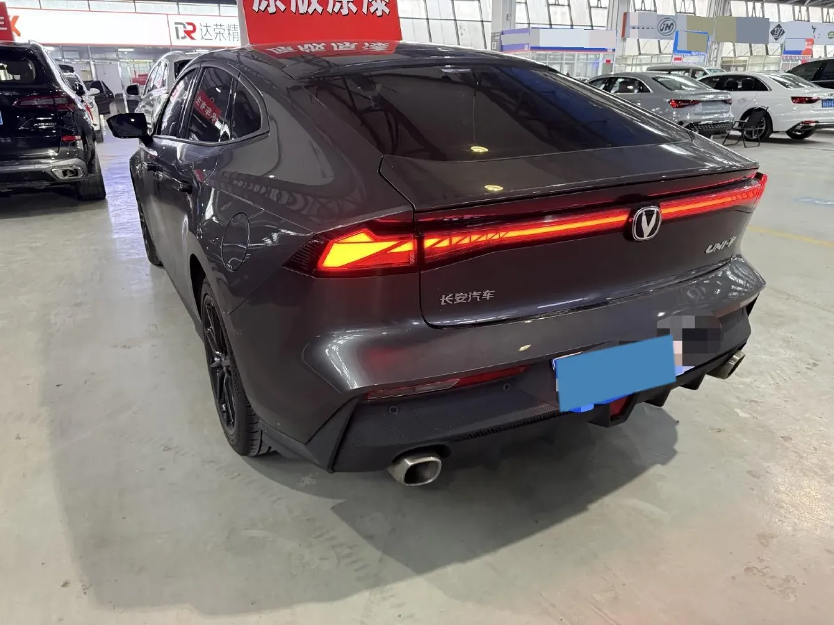 2022 ChangAn UNI-V 1.5T 188HP L4 7DCT,autocango,china used car exporter,china ev exporter,chinese used car exporter,chinese used ev exporter